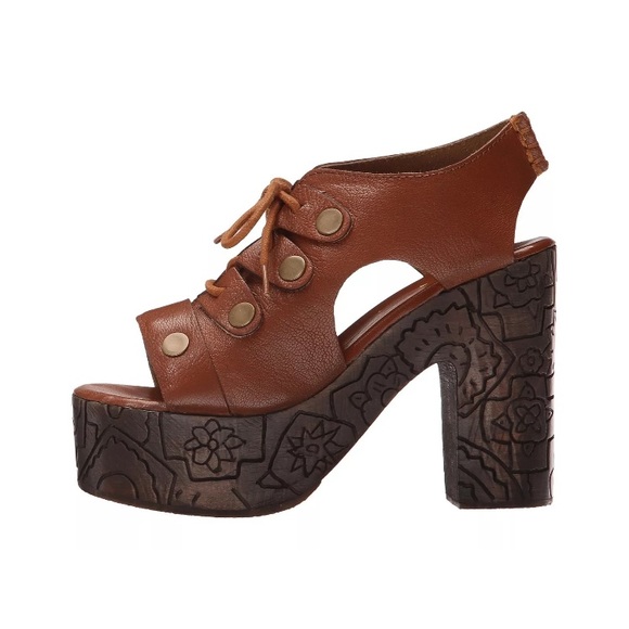 NIB Free People “Farrah Clog” - Picture 3 of 7